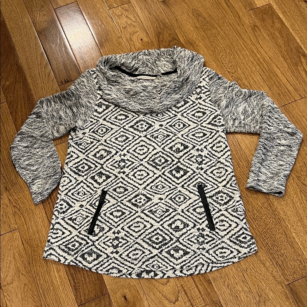 Soft Surroundings Black and White Geometric Sweater